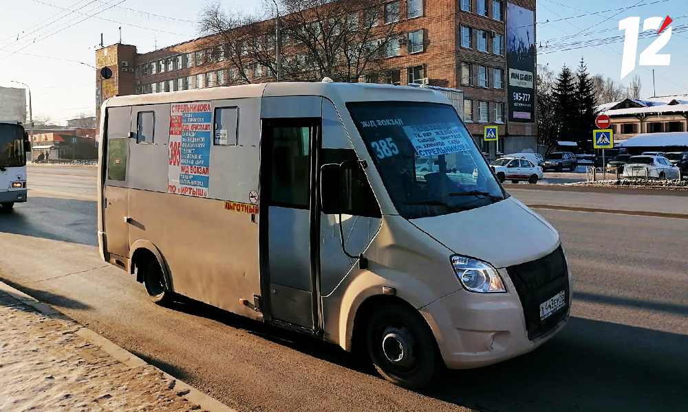 В Омске пьяный водитель управлял набитой пассажирами маршруткой