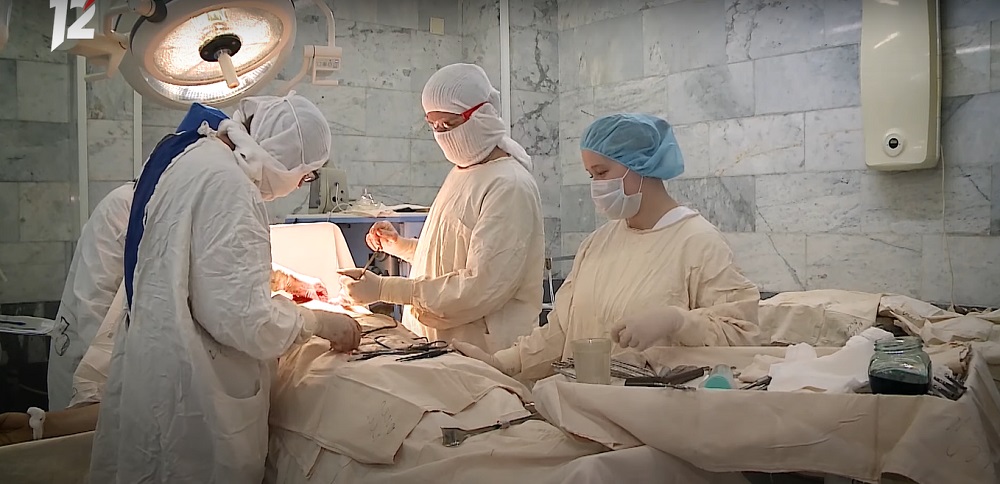 Выжившего в нападении в Нефтяниках друга Егора Дробыша выписали из больницы