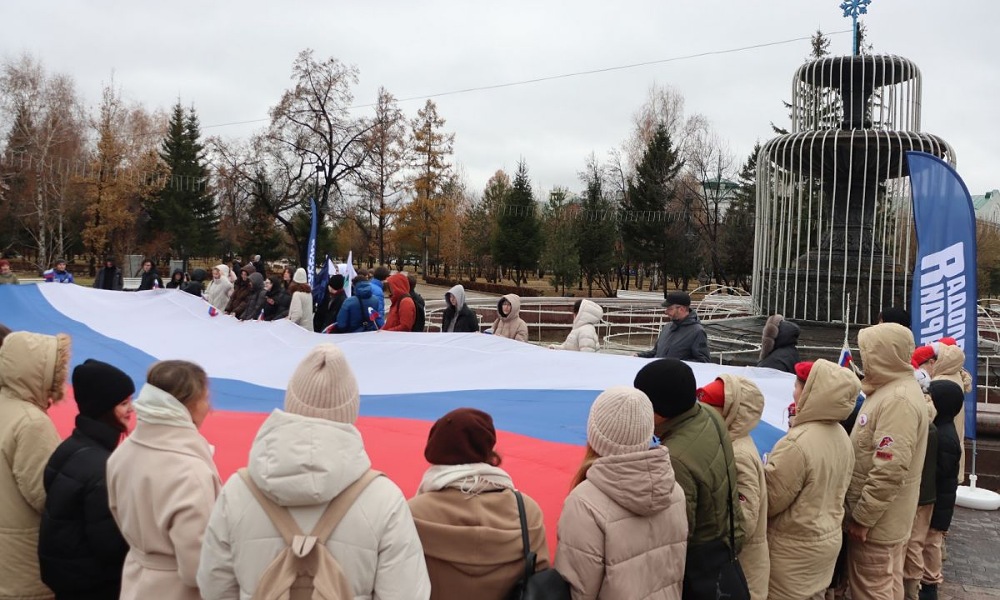 В Омске ко Дню народного единства провели патриотическую акцию