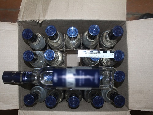 В Омской области водитель без документов вёз 3 тысячи бутылок алкоголя