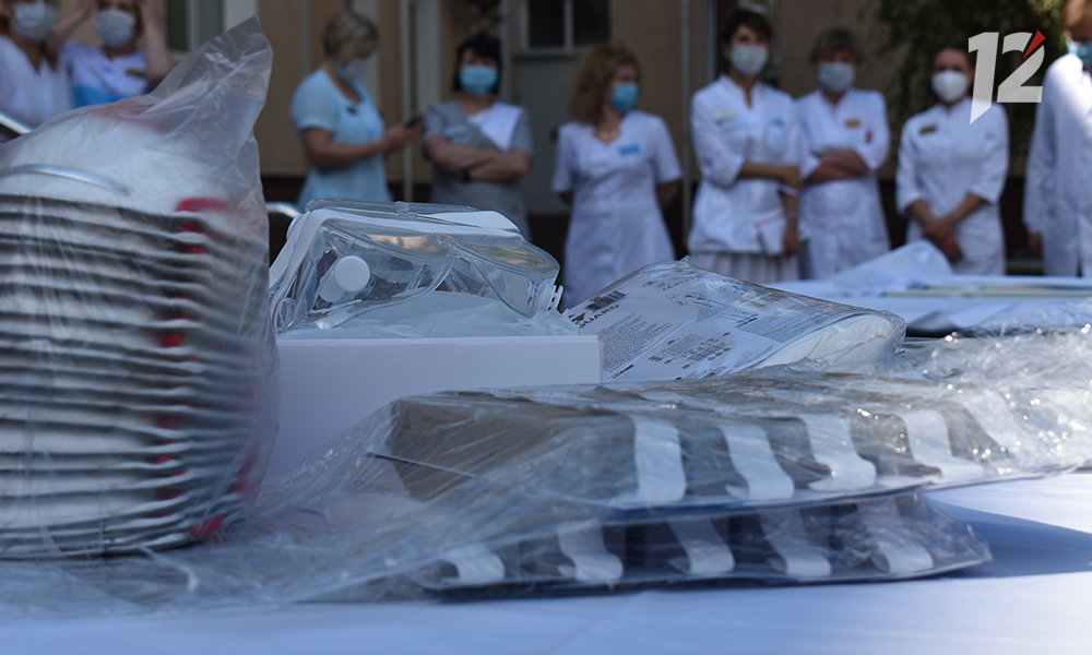 Омичам настоятельно рекомендуют носить маски при посещении больниц и поликлиник