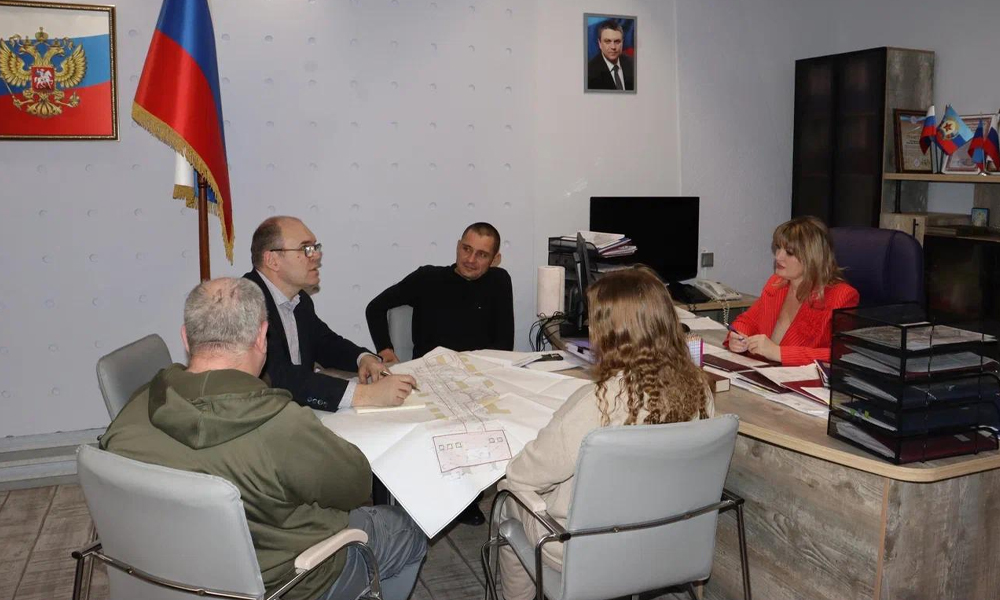 Омские специалисты представили проекты благоустройства в подшефных городах ЛНР