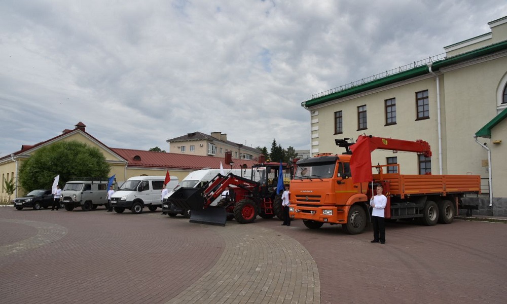 Автопарк омских культурных учреждений пополнился новым транспортом