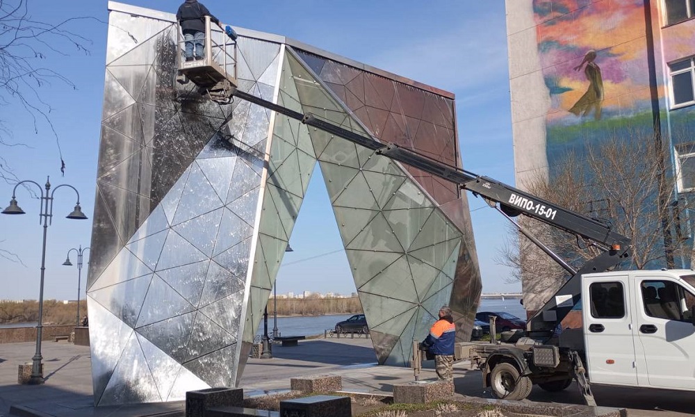 В Омске подключают фонтаны-кристаллы на улице Чокана Валиханова