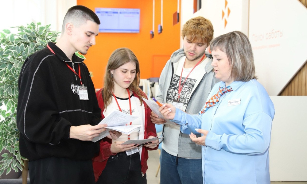 Более 32 тысяч омских школьников и студентов участвуют в пилотном проекте по профориентации