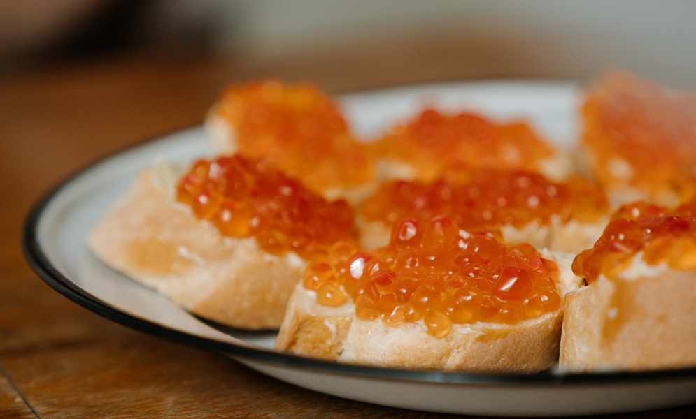 Как необычно подать красную икру на новогодний стол 