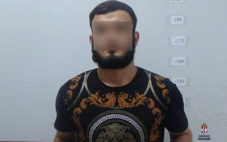 Молодой омич, угрожая ножом, похитил у нового знакомого золотую цепочку 