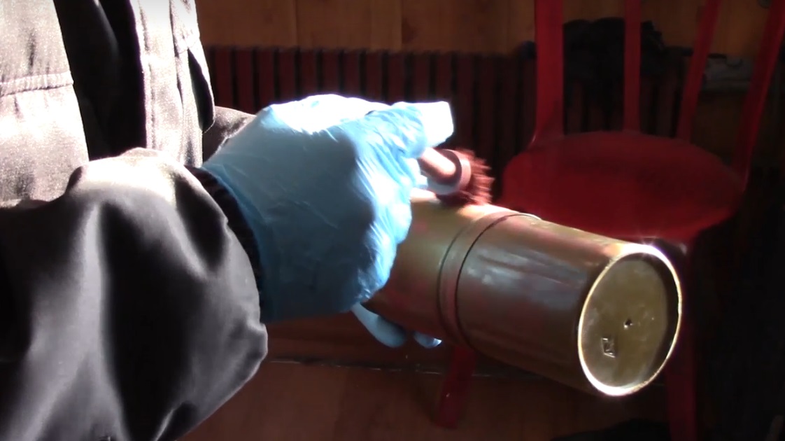 В Омске двое мужчин пытались напугать сторожа штрафстоянки гранатой