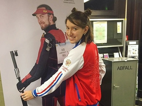 Омичка настреляла на две серебряные медали в Германии