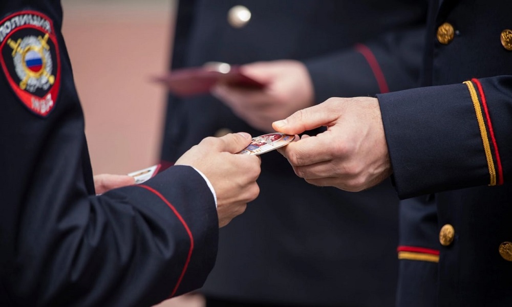 Губернатор Александр Бурков обратился к омским полицейским с поздравлениями 