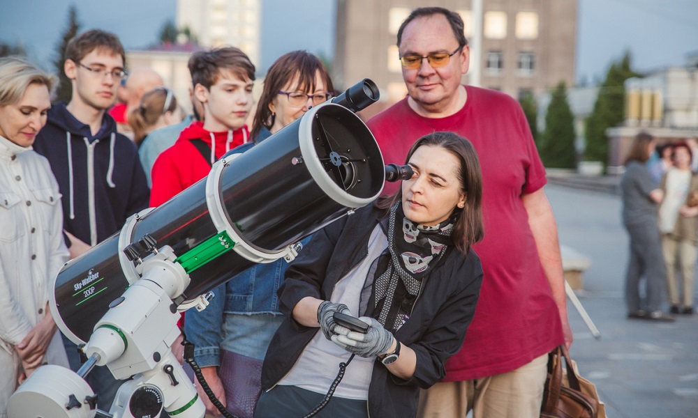 Омичей снова ждёт «Тротуарная астрономия» 