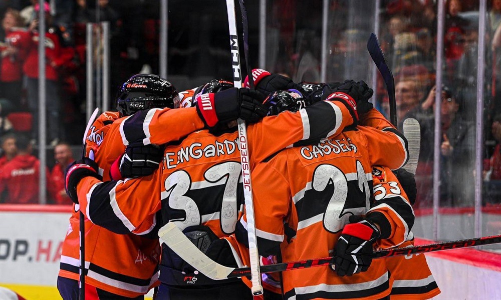 Болельщики омского «Авангарда» раскупили джерси игроков на благотворительном аукционе