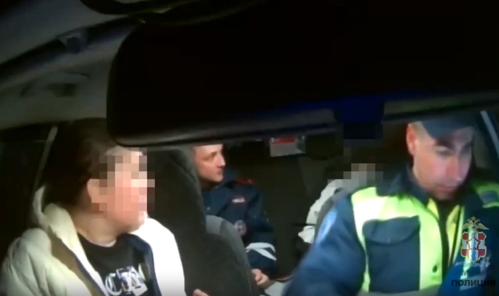 В Омской области инспекторы остановили машину, за рулём которой оказался семиклассник