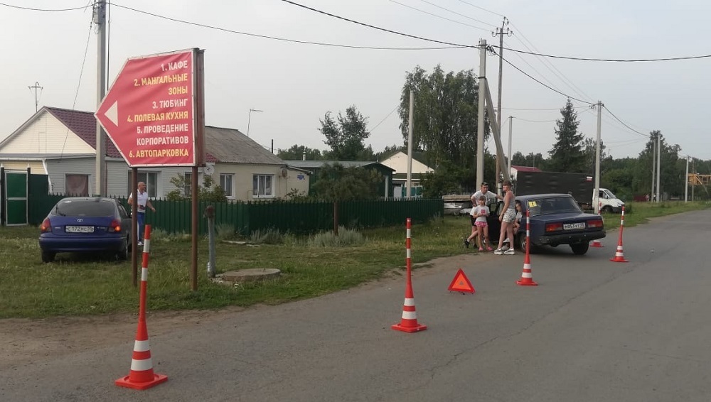 Под Омском ВАЗ столкнулся с Toyota, пострадали три подростка