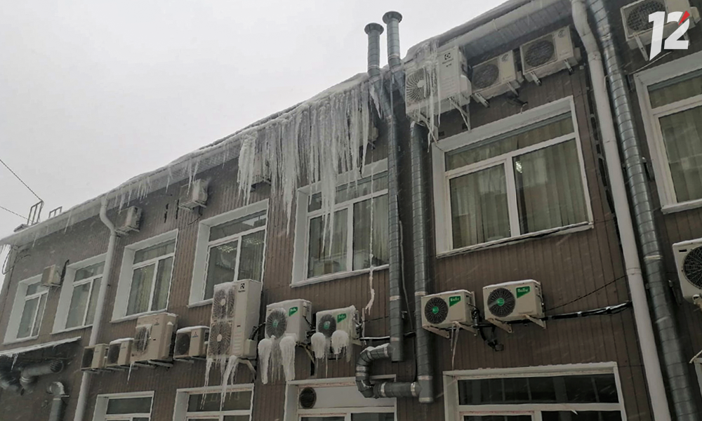 В Омске назвали нарушителей по уборке снега и наледи