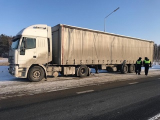 В Омской области нашли труп дальнобойщика