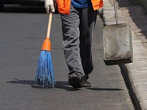 Дороги Омска будут убирать вдвое больше рабочих