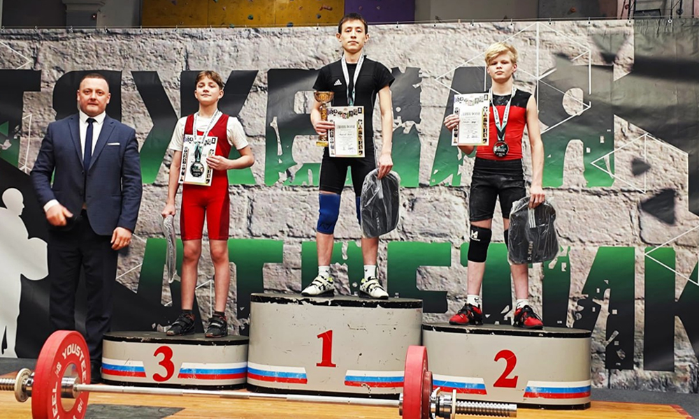 Омские штангисты завоевали три золотые медали на турнире «Юность Урала»