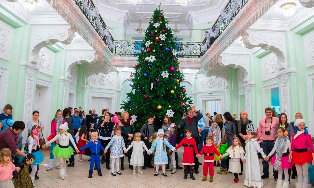 Новогодние чудеса: в Омской филармонии пройдёт череда благотворительных акций