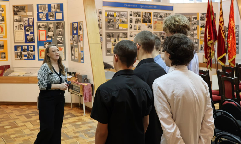 Школьники Саргатского района побывали на заводе «Омский каучук»