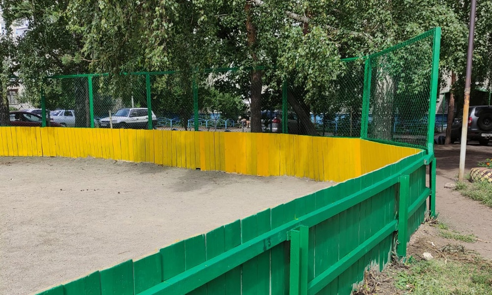 В Омске перед наступлением холодов отремонтируют хоккейные и спортивные площадки