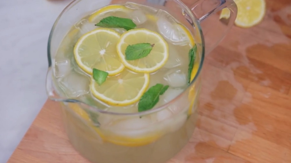 Эксперты Роскачества рассказали о вреде холодных напитков в жару