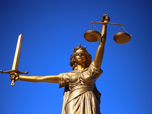 За мошенничество с автомобильными страховками омичей отправили в колонию