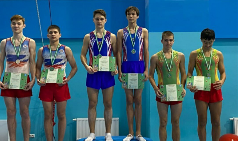 Омские спортсмены отличились на турнире по прыжкам на батуте