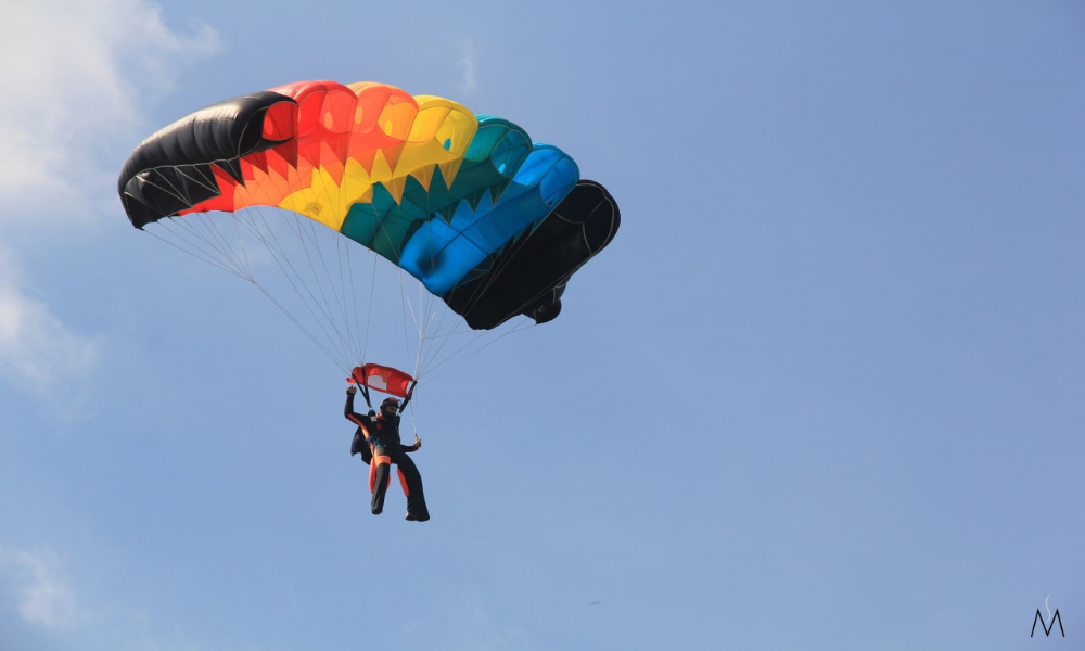 Перед Новым годом на территорию Омской крепости спустятся на парашютах Дед Мороз и Снегурочка 