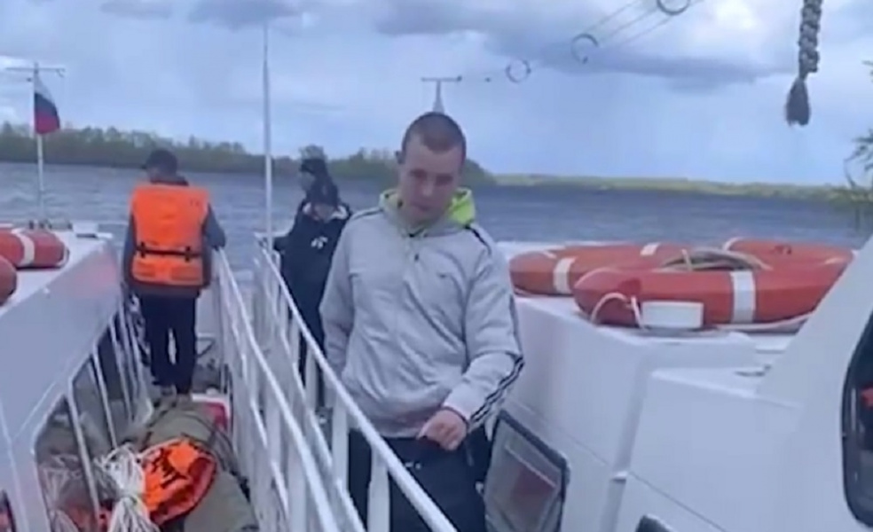 Выпускников из дальних сёл Усть-Ишимского района доставили в райцентр для сдачи экзаменов, сообщил Хоценко