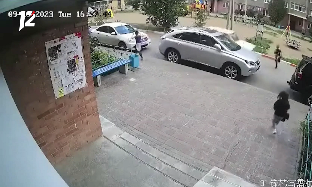 В Омске вынесли приговор подростку, сбившему 9-летнего ребёнка во дворе дома