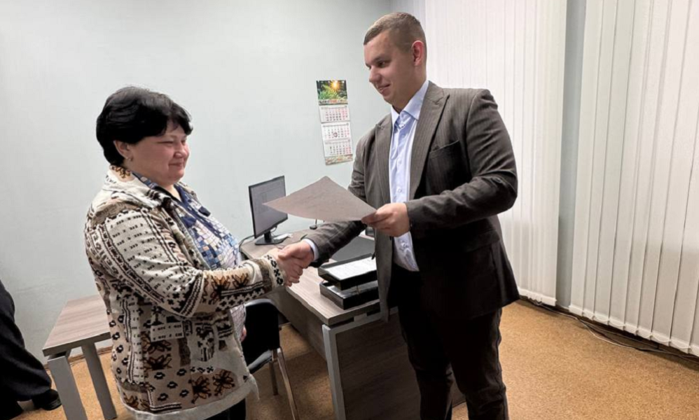 Сиротам в Омской области начали выдавать первые в этом году свидетельства на приобретение жилья