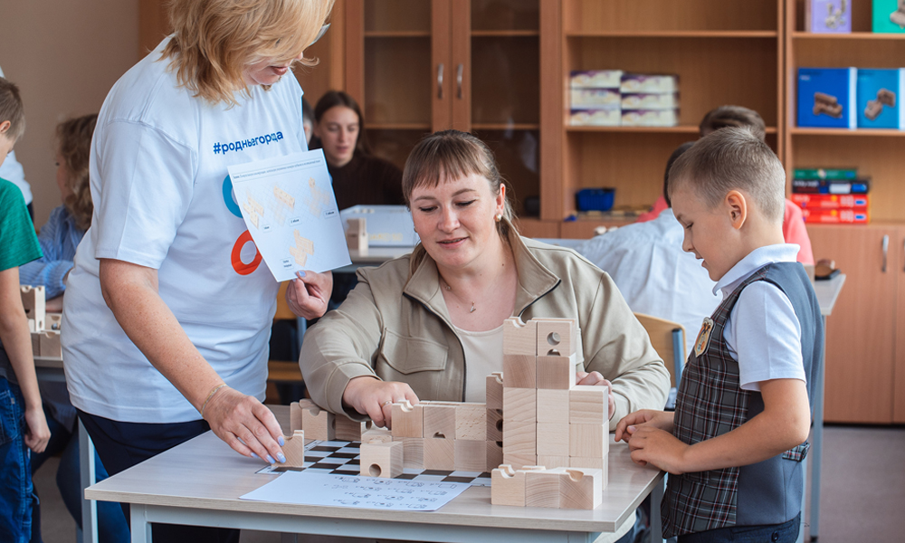 Омский НПЗ поддержал открытие образовательного пространства для детей с особенностями здоровья