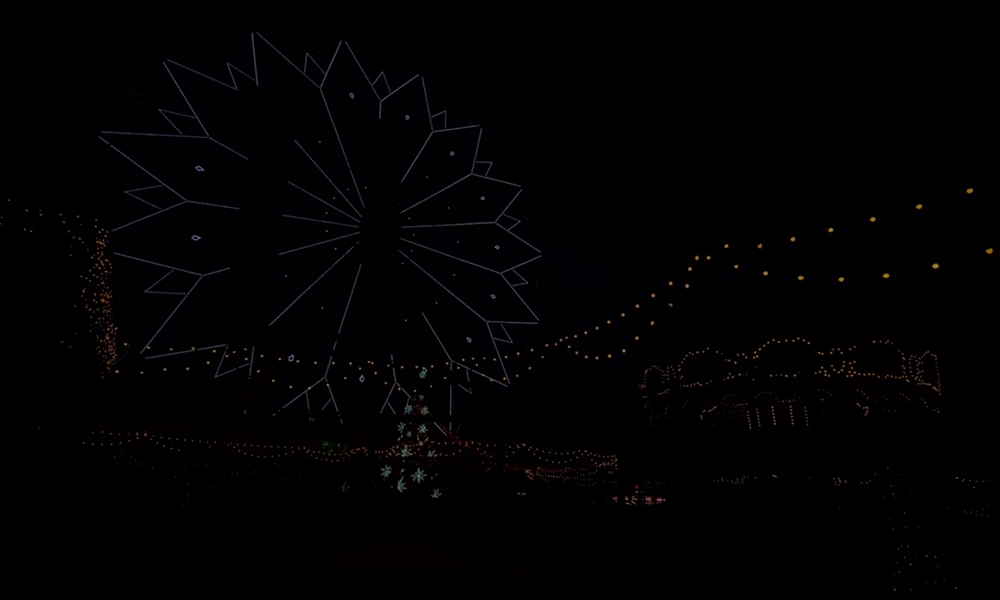 Омский парк «Вокруг Света» поздравил омичей иллюминацией с Новым годом