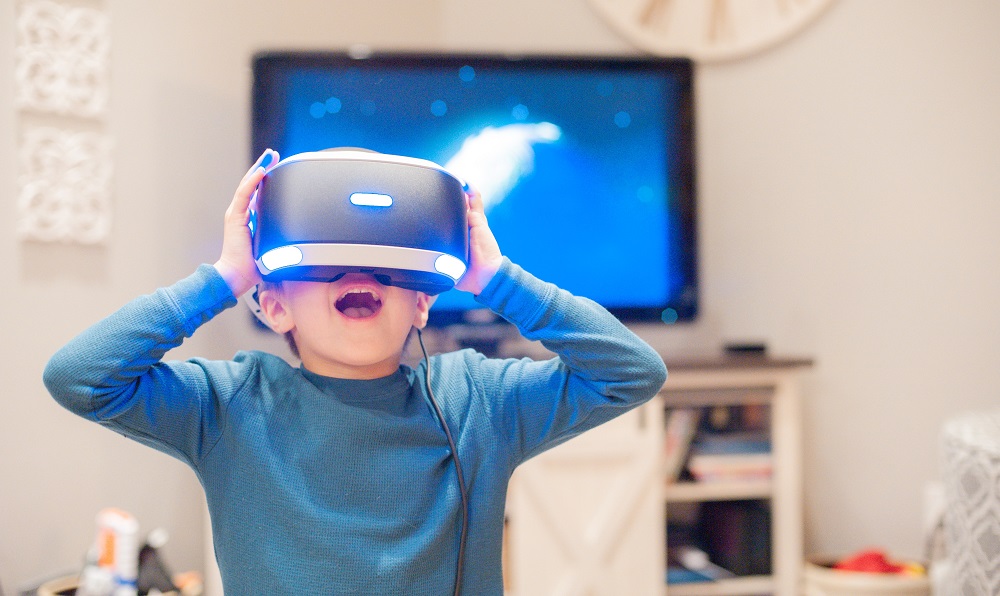 Почти половина омских школьников проведёт летние каникулы дома 