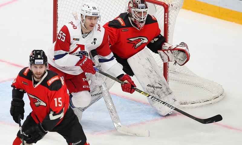 Омский "Авангард" уступил "Локомотиву"