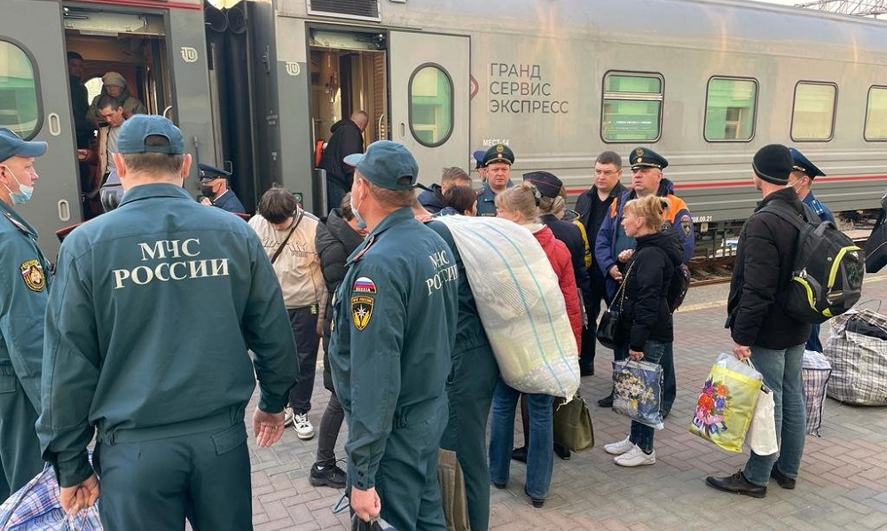 В Омской области приехавшим с Донбасса помогают получить гражданство и выплаты 