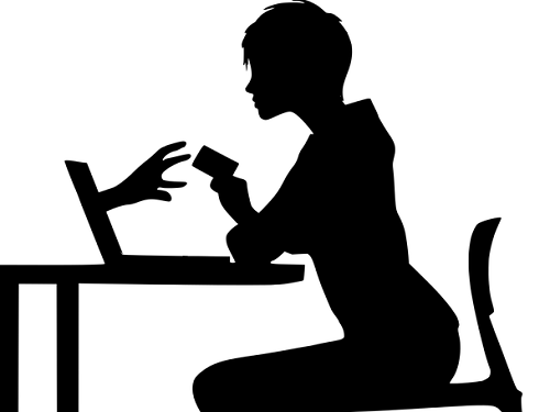 При покупке щенков в интернете омичка потеряла почти 10 тысяч рублей