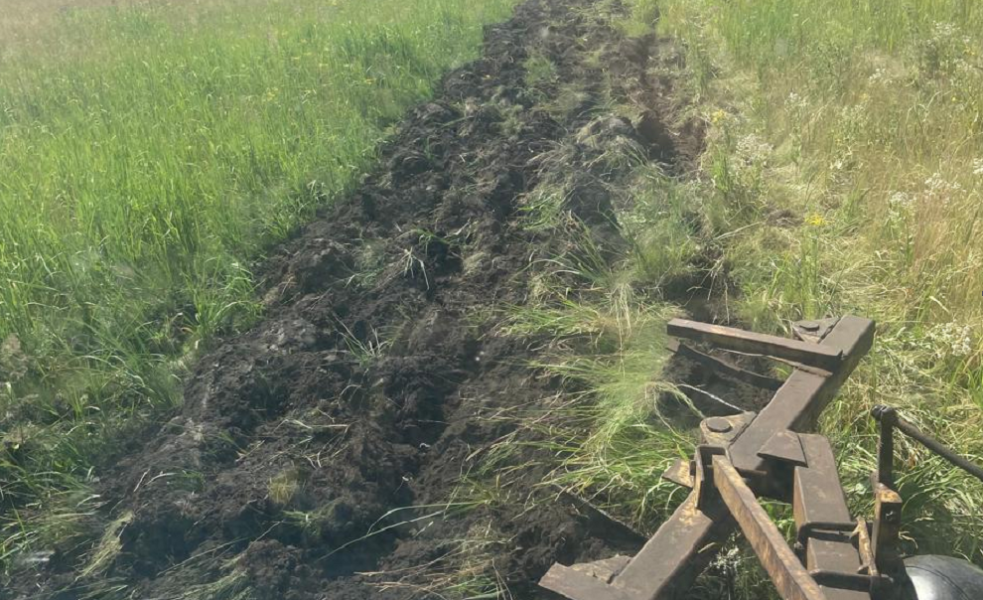 В Омской области геоглиф «ПОБЕДЕ — 80» защитили от возможных пожаров