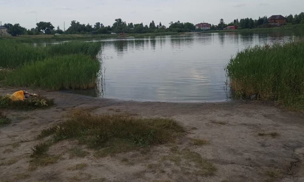 В Омске на берегу озера нашли тело женщины 
