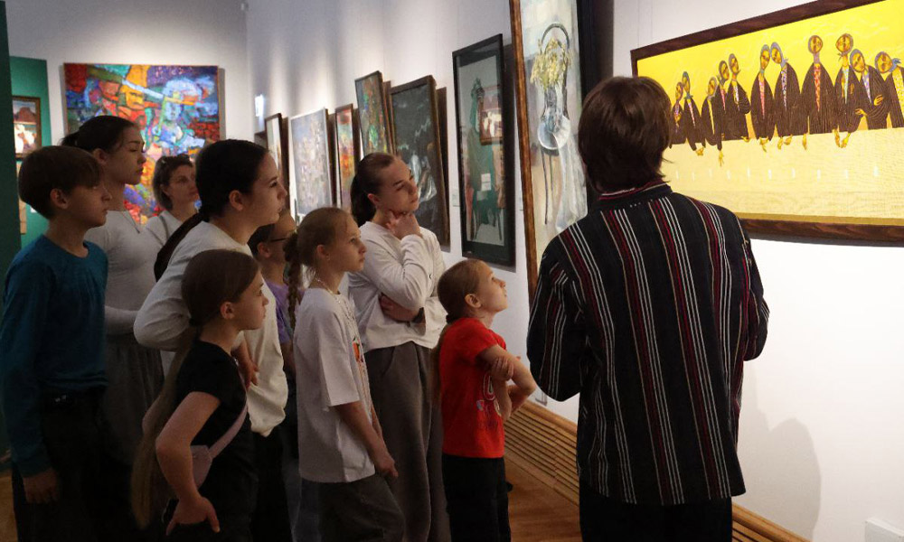 Спортсмены из Стаханова побывали в выставочном центре «Эрмитаж-Сибирь»