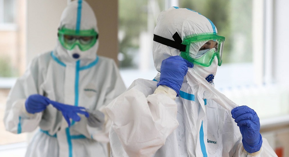 В России хотят продлить выплаты медикам, борющимся с COVID-19