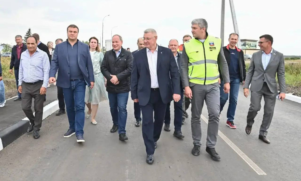 Виталий Хоценко проверил реконструкцию дороги к тюкалинскому маслосырзаводу