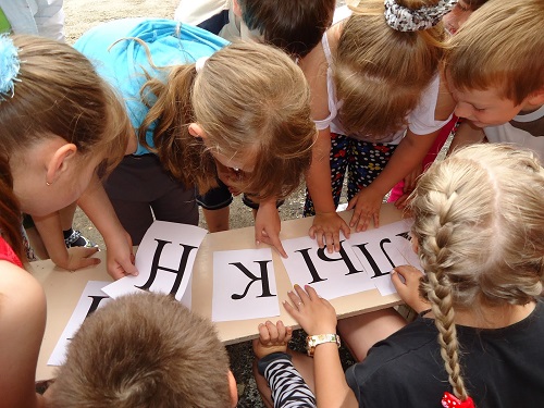 Юных омичей ждут загородные и пришкольные лагеря