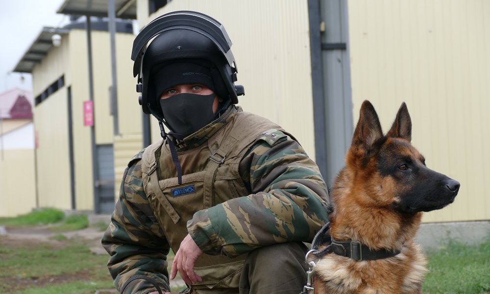 Омский ОМОН отмечает профессиональный праздник