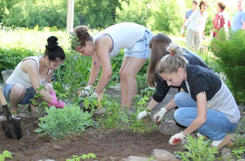 Юные омичи начали зарабатывать деньги