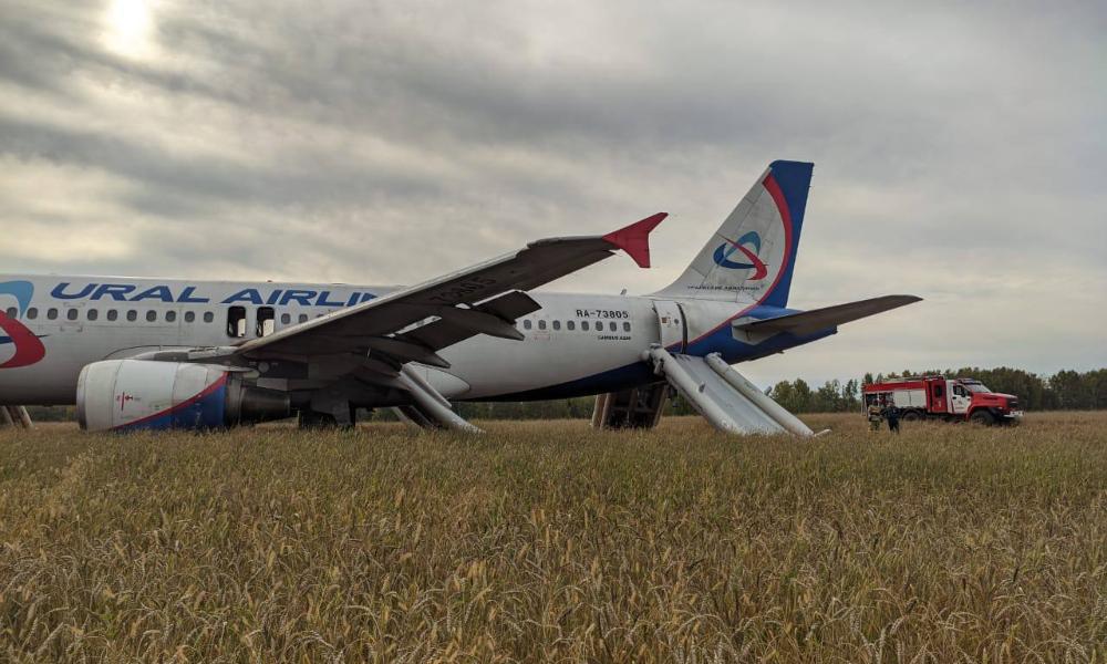 В омском аэропорту опровергли версию о том, что диспетчеры отказали в посадке воздушного судна авиакомпании «Уральские авиалинии»