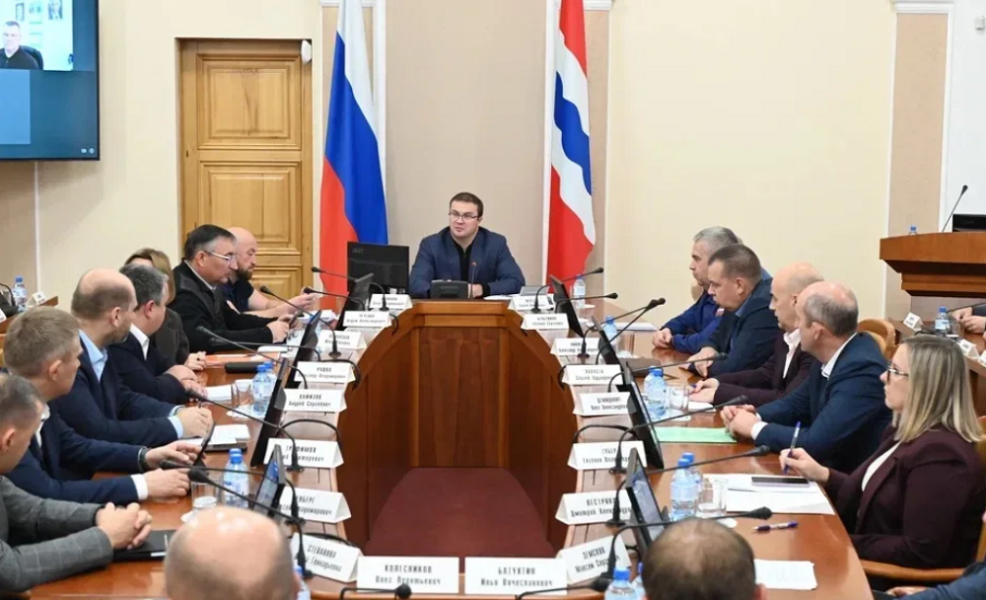 Виталий Хоценко потребовал ускорить строительство социальных объектов в Омской области