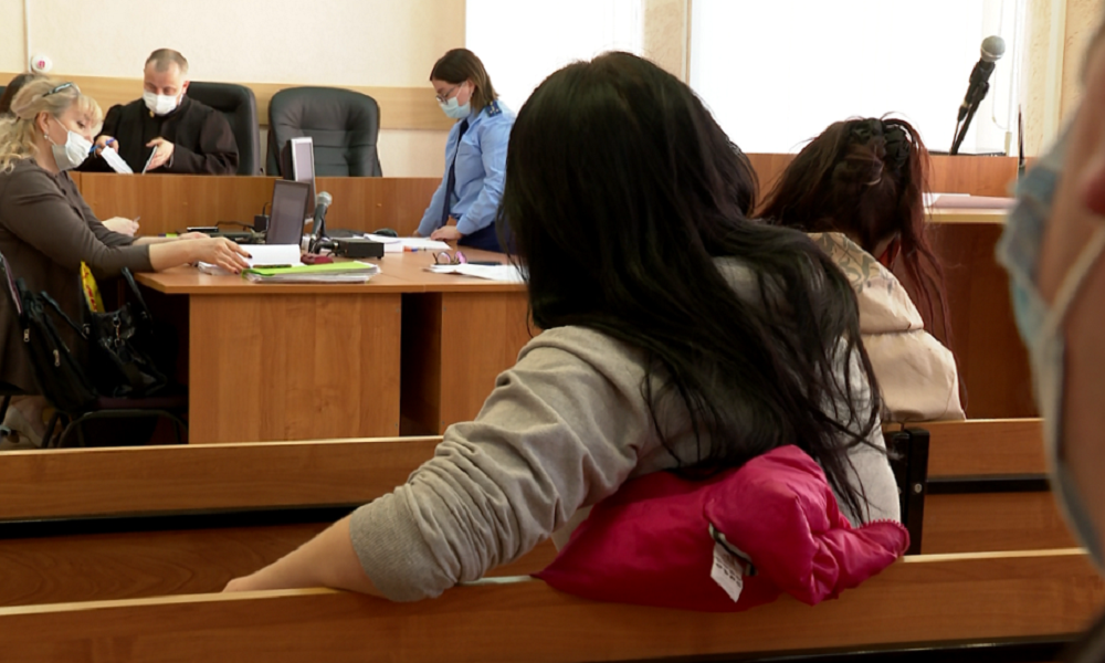 В Таврическом районном суде огласят приговор Евгении Кабельской и Гульмире Букеновой