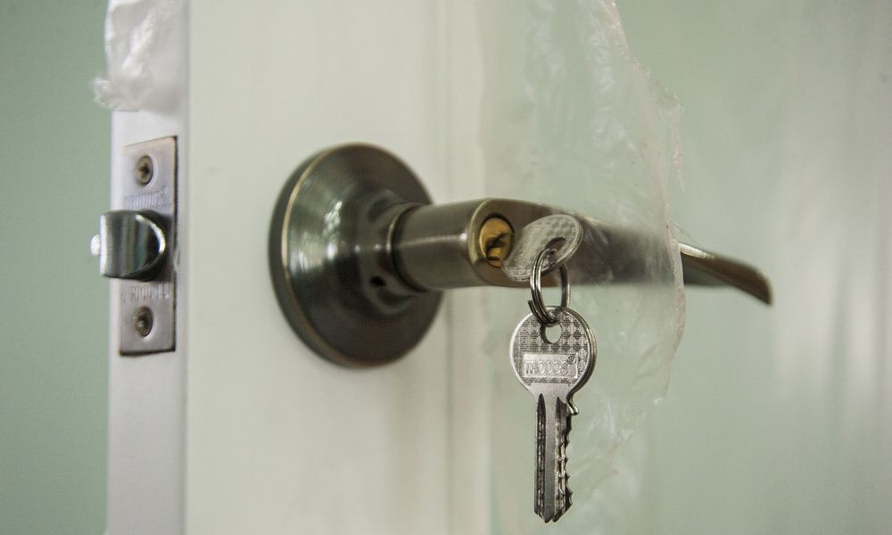 Сертификаты на покупку жилья вручили ещё 20 детям-сиротам 